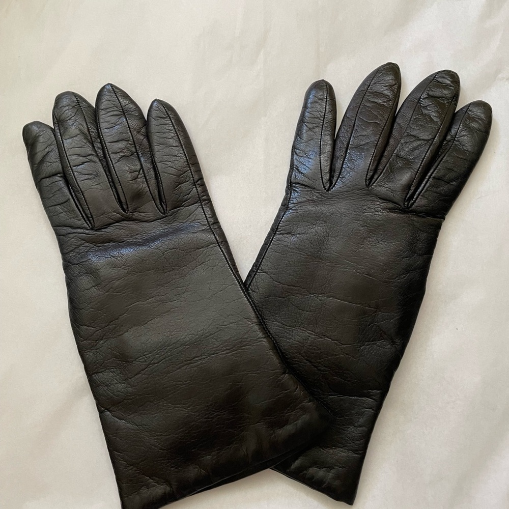 Elegant Black Leather Gloves